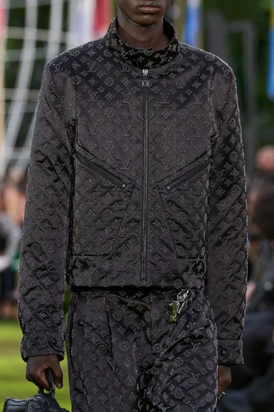Look 10